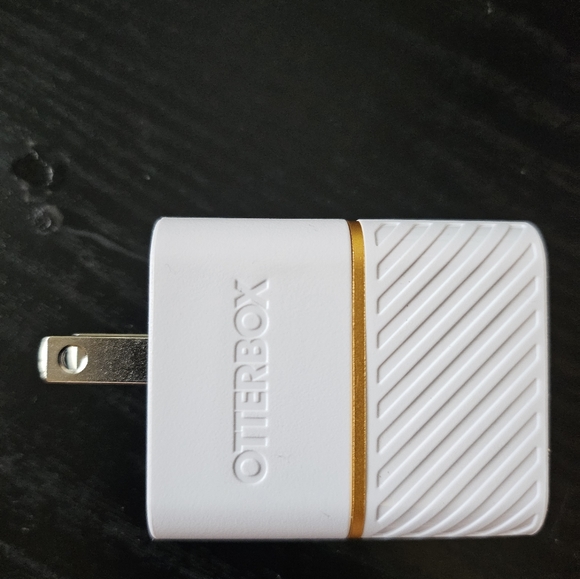 Otterbox wall charger - brand new - Picture 3 of 4